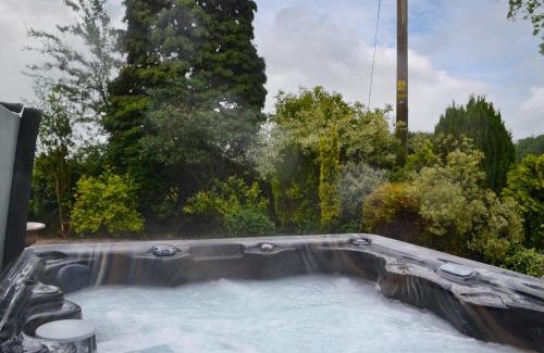 Market Rasen House | Pet-Friendly Retreat at Glebe Farm Bungalow with Hot Tub