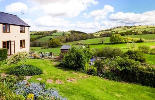 Coed-Y-Paen House | Family-Friendly Glebe Farm Cottage with High Guest Ratings