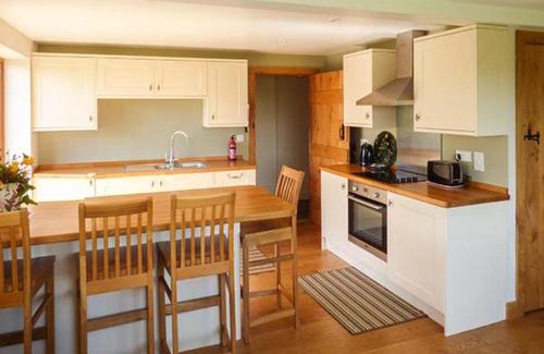 Coed-Y-Paen House | Family-Friendly Glebe Farm Cottage with High Guest Ratings
