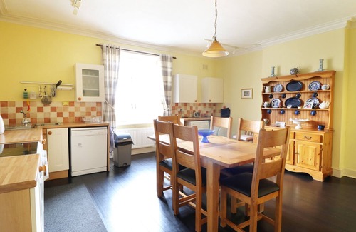 Wookey House | Family-Friendly Glebe House in Wells with Kitchen & Breakfast