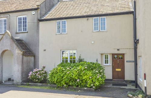 Wookey House | Family-Friendly Glebe House in Wells with Kitchen & Breakfast
