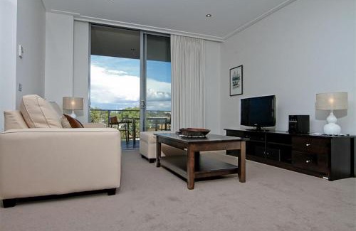 City East Apartment | Discover Glebe Park in Canberra: 4-Star Comfort & Pool