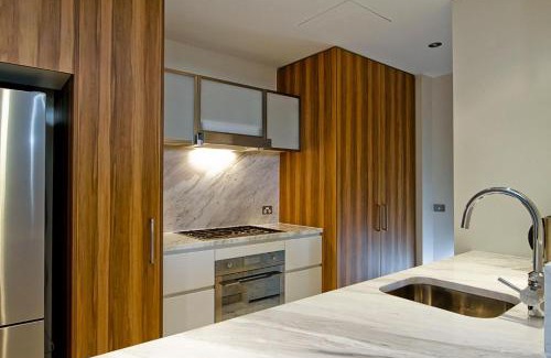 City East Apartment | Discover Glebe Park in Canberra: 4-Star Comfort & Pool