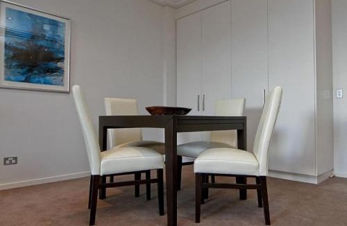 City East Apartment | Discover Glebe Park in Canberra: 4-Star Comfort & Pool