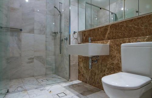 City East Apartment | Discover Glebe Park in Canberra: 4-Star Comfort & Pool