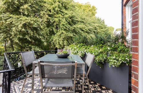 South Kensington Apartment | Guest Rated: 10/10 at Gledhow Gardens VIII by onefinestay