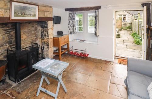 Bourton House | Welcoming Gleed Cottage: Pet and Child Friendly Retreat
