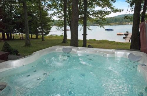 Swanton House | Charming Holiday Homes in Maryland, USA with Hot Tub