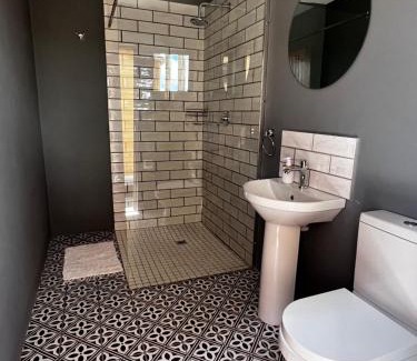 Montagu House | Glen Eden Farm: Pet-Friendly Retreat with Pool & Hot Tub