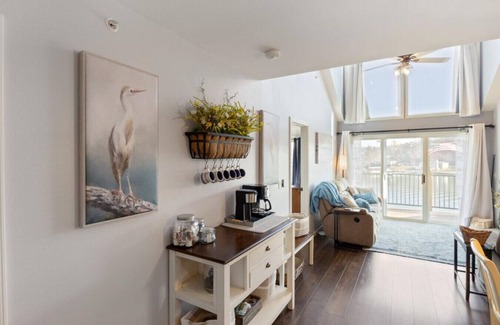 Camdenton Condo | Glen Haven: Lake View Room with Heated Pool & Playground