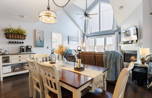 Camdenton Condo | Glen Haven: Lake View Room with Heated Pool & Playground