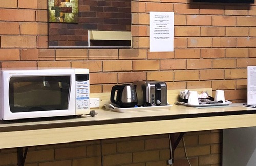 Glen Innes Hotel | Cozy Glen Innes Lodge Motel: Family-Friendly & Breakfast Included