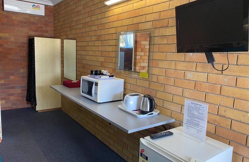 Glen Innes Hotel | Cozy Glen Innes Lodge Motel: Family-Friendly & Breakfast Included
