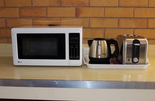Glen Innes Hotel | Cozy Glen Innes Lodge Motel: Family-Friendly & Breakfast Included