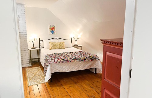 Glen Margaret House | Unforgettable Glen Margaret Lake Loft Guest House Retreat