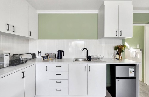 Fish Hoek Apartment | Glen Marine Studio Mountain & Coastal Stay