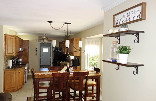Narvon House | Experience Glen Oaks Colonial House: Rated 10/10 with Pool