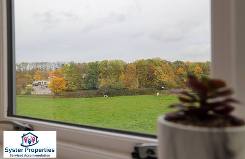 Leicester House | Glen View: Spacious 5-Bed House with Ocean Views