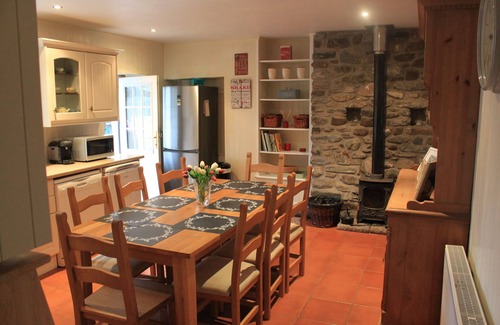 St Fillans Cottage | Explore Glenalbyn Cottage: Oceanfront Retreat with Amenities