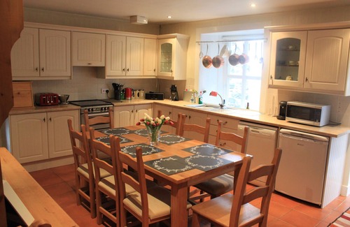 St Fillans Cottage | Explore Glenalbyn Cottage: Oceanfront Retreat with Amenities
