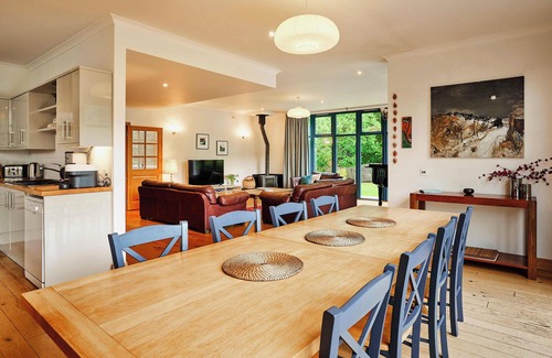 Blairgowrie House | Glenardle Lodge-spacious and stylish woodland retreat+hot tub