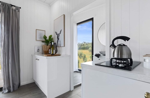 Windeyer Hotel | Unwind at Glenayr Farm: 10/10 Rated with Pool & Spa