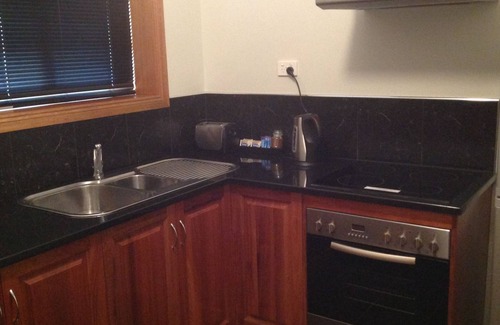 Waverley Apartment | Cozy Glenayr Pinot Apartment with Spa and Family Amenities