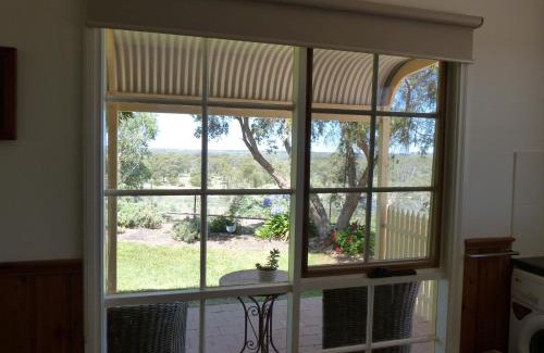 Yelta House | Family-Friendly Glenbar Cottage Yelta: Rated 9.7/10