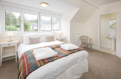 Crianlarich House | Inviting Glenbruar House: Family-Friendly with Hot Tub