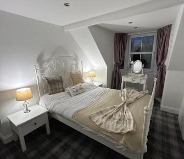 Blairgowrie House | Glenburn Cottage