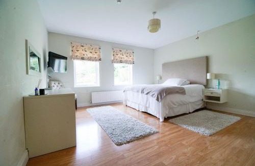 Lisnagunogue Bed & Breakfast | Pet-Friendly Glenburn Galgorm Bed & Breakfast - Rated 10/10