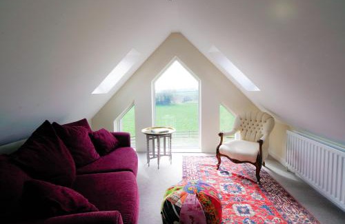 Lisnagunogue Bed & Breakfast | Pet-Friendly Glenburn Galgorm Bed & Breakfast - Rated 10/10