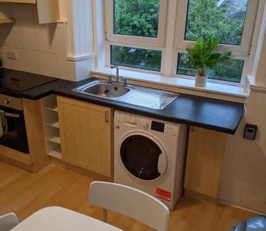 Dunfermline Apartment | Exceptional Family-Friendly Stay at 'No.5' Bellyeoman