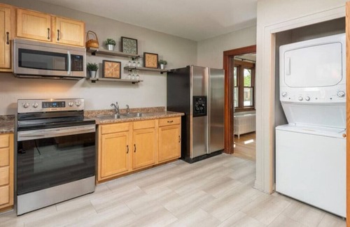 Glencoe House | Glencoe Retreat: 4 Bedroom with Spa & Pet-Friendly Perks