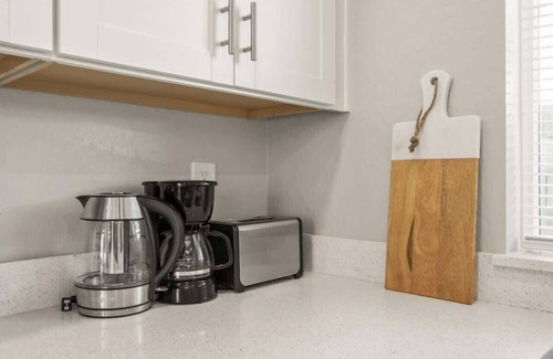 Peoria Apartment | Glendale Comfort Stay Pool 2B2B Free Parking