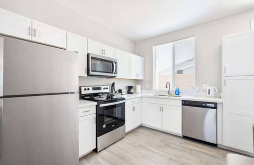 Peoria Apartment | Glendale Comfort Stay Pool 2B2B Free Parking