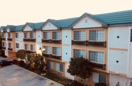 Somerset Hotel | Comfortable Glendale Hotel with Family-Friendly Amenities