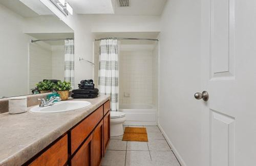 Glendale House | Refresh at Glendale Retreat: Pool, Golf & Games Await!