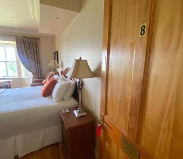 Arthurstown Bed & Breakfast | Pet-Friendly Glendine Country House with Oceanfront Views