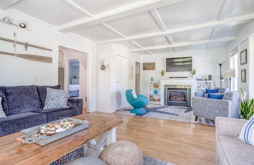 Gleneden Beach House | Stylish Gleneden Beach Home with Fire Pit & Ocean Views