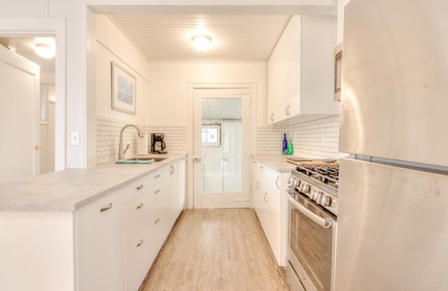 Gleneden Beach House | Stylish Gleneden Beach Home with Fire Pit & Ocean Views