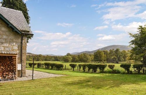 Glenesk House | Family-Friendly Gleneffock Farmhouse with Pet Amenities
