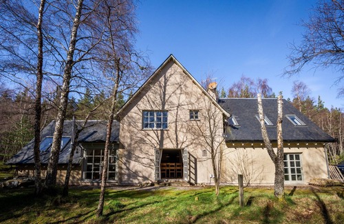 Kingussie Cottage | Perfect Glenfeshie House: Family-Friendly Stay for 10