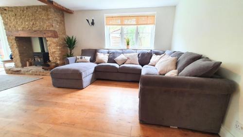 Witney House | Glenfield Cottage: Secluded Retreat in Oxfordshire Countryside