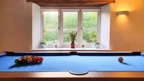 Witney House | Glenfield Cottage: Secluded Retreat in Oxfordshire Countryside