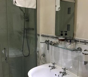 Dumfries Bed & Breakfast | Glenlossie Guest House: Family-Friendly & Accessible Stay