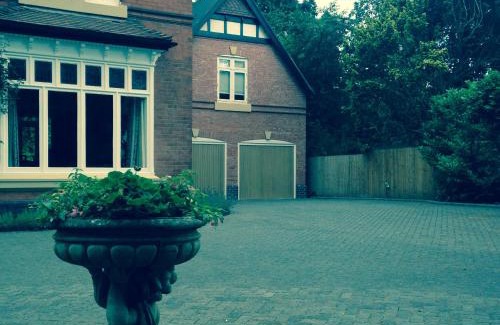 Hampton-in-Arden Bed & Breakfast | Welcoming Glenlyon Bed and Breakfast with Kitchen Access