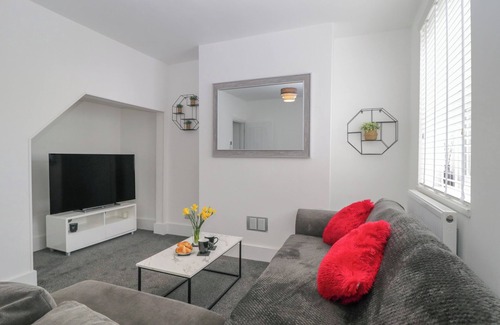 Plymouth Cottage | Relax at GLENMORE: Garden Retreat in Plymouth