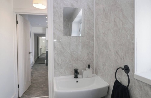 Plymouth Cottage | Relax at GLENMORE: Garden Retreat in Plymouth