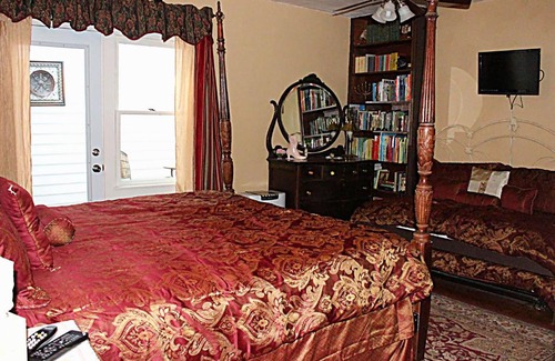 Placerville Bed & Breakfast | GlenMorey Country House: Pet-Friendly Retreat with Breakfast